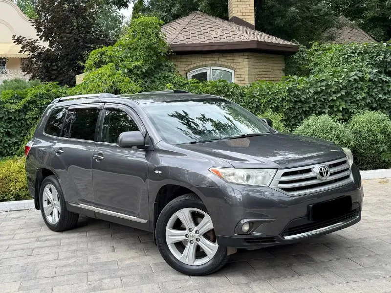 В продаже toyota highlander 2011 года!
Автомобиль в максимальной комплектации на бензиновом двигателе объемом 3.5 литра, работает без каких либо нареканий, также без каких либо вопросов!
Комплектация: кожаный салон, электроприводы сидений, бесключевой доступ, расширенная мультимедиа, электропривод багажника, четырех зонный климат контроль, 7 мест, полный привод, мульти руль и тд.
Юридически чистый, рассмотрю ваши предложения на обмен также возможна продажа в кредит!
Осмотр донецк
Цена: 1.880.000₽, торг реальному покупателю!
☎️ +7 (949) 628-72-17
📞 Звоните: +7(949)6287217 - фотография - 3