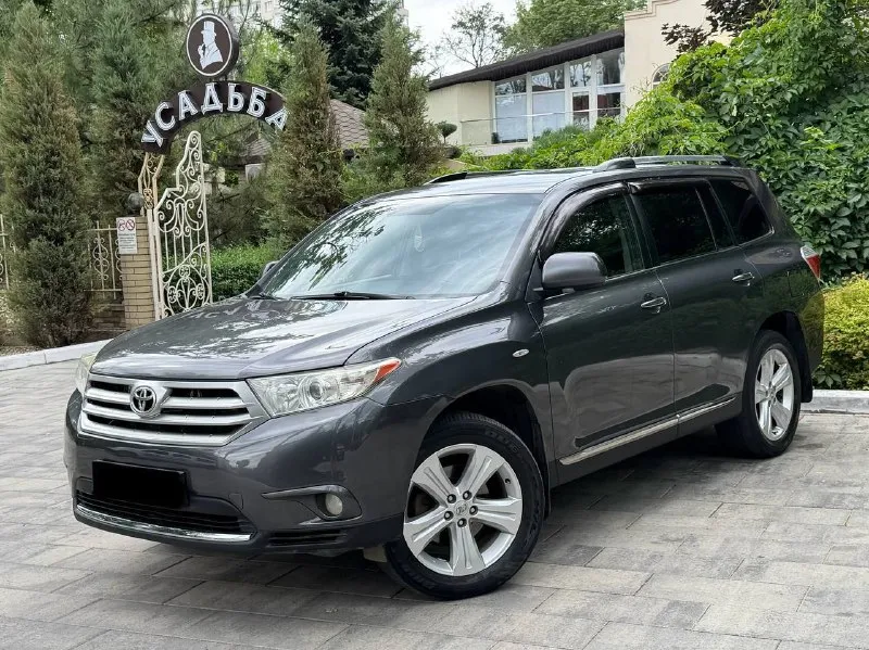 В продаже toyota highlander 2011 года!
Автомобиль в максимальной комплектации на бензиновом двигателе объемом 3.5 литра, работает без каких либо нареканий, также без каких либо вопросов!
Комплектация: кожаный салон, электроприводы сидений, бесключевой доступ, расширенная мультимедиа, электропривод багажника, четырех зонный климат контроль, 7 мест, полный привод, мульти руль и тд.
Юридически чистый, рассмотрю ваши предложения на обмен также возможна продажа в кредит!
Осмотр донецк
Цена: 1.880.000₽, торг реальному покупателю!
☎️ +7 (949) 628-72-17
📞 Звоните: +7(949)6287217 - фотография - 4