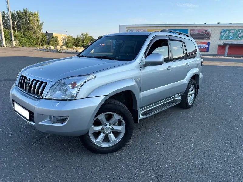 Toyota land cruiser 120 prado(рестайлинг) 2007 г, 7 местная.
Двигатель 4.0 бензин(газ пропан)вписан
Коробка обычный автомат.
Родной пробег —248 000 км.
Автомобиль в хорошем состоянии:
— Кузов ровный целый(без коррозии)стекла оригинальные.
— Двигатель работает ровно, без посторонних шумов и ошибок.
— Коробка передач переключается четко, ходовая без стуков.
— Полностью обслужен, не требует дополнительных вложений.
Второй комплект дисков с хорошей резиной, оригинальные toyota.
Документы в полном порядке, техосмотр пройден, продажа с полным оформлением.
Цена: 1.950 🍋руб.
Город: донецк.
Телефон: +7 949 371-08-26 (есть мах, telegram).
По запросу вышлем видеообзор автомобиля.
📞 Звоните: +7(949)3710826 - фотография - 1