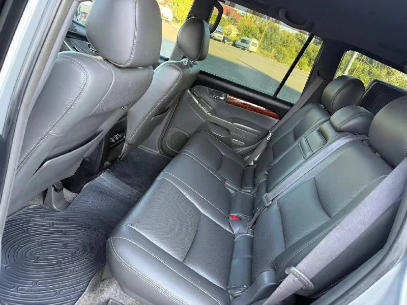 Toyota land cruiser 120 prado(рестайлинг) 2007 г, 7 местная.
Двигатель 4.0 бензин(газ пропан)вписан
Коробка обычный автомат.
Родной пробег —248 000 км.
Автомобиль в хорошем состоянии:
— Кузов ровный целый(без коррозии)стекла оригинальные.
— Двигатель работает ровно, без посторонних шумов и ошибок.
— Коробка передач переключается четко, ходовая без стуков.
— Полностью обслужен, не требует дополнительных вложений.
Второй комплект дисков с хорошей резиной, оригинальные toyota.
Документы в полном порядке, техосмотр пройден, продажа с полным оформлением.
Цена: 1.950 🍋руб.
Город: донецк.
Телефон: +7 949 371-08-26 (есть мах, telegram).
По запросу вышлем видеообзор автомобиля.
📞 Звоните: +7(949)3710826 - фотография - 10