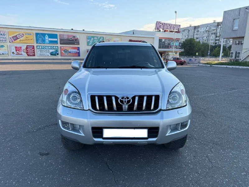 Toyota land cruiser 120 prado(рестайлинг) 2007 г, 7 местная.
Двигатель 4.0 бензин(газ пропан)вписан
Коробка обычный автомат.
Родной пробег —248 000 км.
Автомобиль в хорошем состоянии:
— Кузов ровный целый(без коррозии)стекла оригинальные.
— Двигатель работает ровно, без посторонних шумов и ошибок.
— Коробка передач переключается четко, ходовая без стуков.
— Полностью обслужен, не требует дополнительных вложений.
Второй комплект дисков с хорошей резиной, оригинальные toyota.
Документы в полном порядке, техосмотр пройден, продажа с полным оформлением.
Цена: 1.950 🍋руб.
Город: донецк.
Телефон: +7 949 371-08-26 (есть мах, telegram).
По запросу вышлем видеообзор автомобиля.
📞 Звоните: +7(949)3710826 - фотография - 3