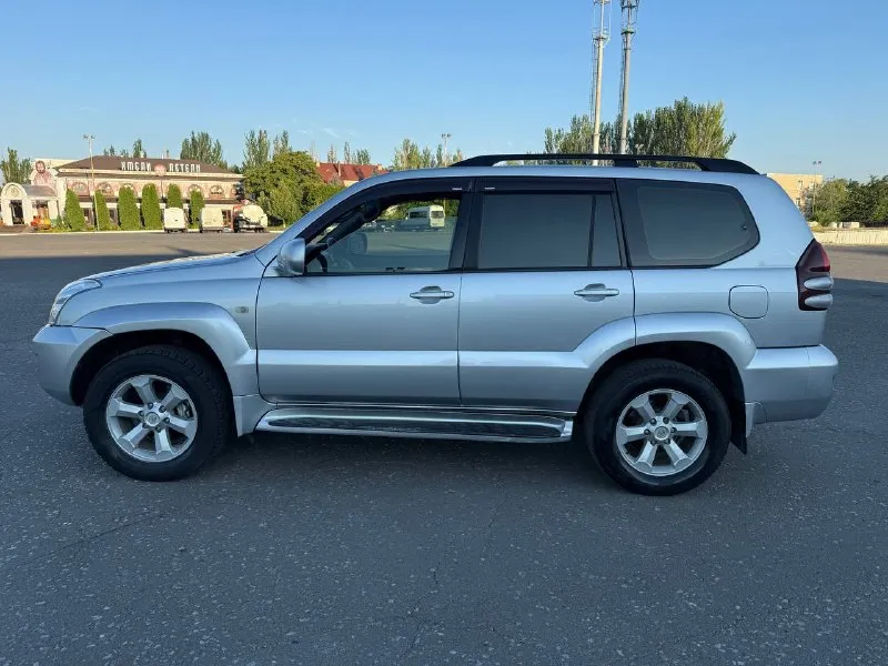 Toyota land cruiser 120 prado(рестайлинг) 2007 г, 7 местная.
Двигатель 4.0 бензин(газ пропан)вписан
Коробка обычный автомат.
Родной пробег —248 000 км.
Автомобиль в хорошем состоянии:
— Кузов ровный целый(без коррозии)стекла оригинальные.
— Двигатель работает ровно, без посторонних шумов и ошибок.
— Коробка передач переключается четко, ходовая без стуков.
— Полностью обслужен, не требует дополнительных вложений.
Второй комплект дисков с хорошей резиной, оригинальные toyota.
Документы в полном порядке, техосмотр пройден, продажа с полным оформлением.
Цена: 1.950 🍋руб.
Город: донецк.
Телефон: +7 949 371-08-26 (есть мах, telegram).
По запросу вышлем видеообзор автомобиля.
📞 Звоните: +7(949)3710826 - фотография - 7