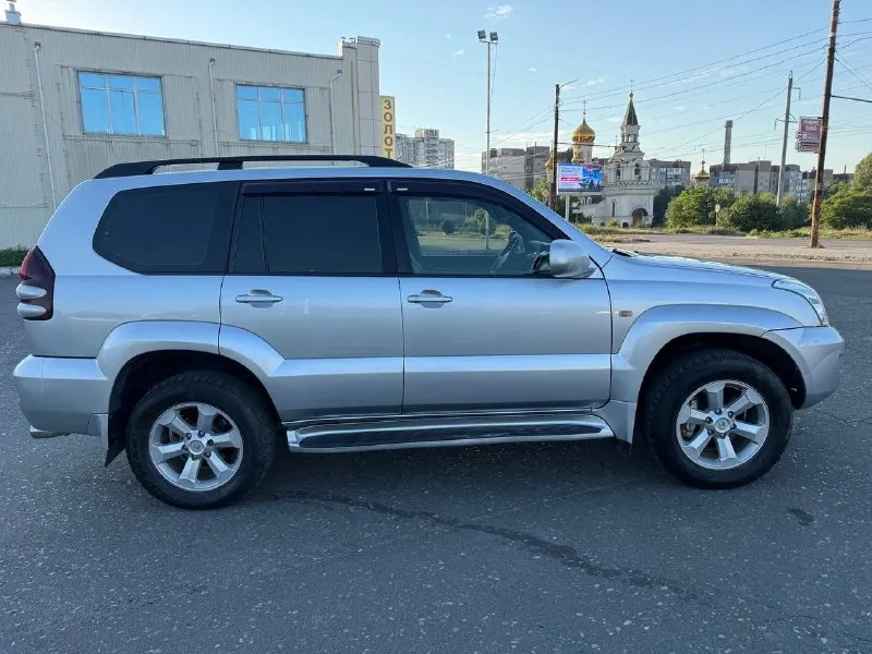 Toyota land cruiser 120 prado(рестайлинг) 2007 г, 7 местная.
Двигатель 4.0 бензин(газ пропан)вписан
Коробка обычный автомат.
Родной пробег —248 000 км.
Автомобиль в хорошем состоянии:
— Кузов ровный целый(без коррозии)стекла оригинальные.
— Двигатель работает ровно, без посторонних шумов и ошибок.
— Коробка передач переключается четко, ходовая без стуков.
— Полностью обслужен, не требует дополнительных вложений.
Второй комплект дисков с хорошей резиной, оригинальные toyota.
Документы в полном порядке, техосмотр пройден, продажа с полным оформлением.
Цена: 1.950 🍋руб.
Город: донецк.
Телефон: +7 949 371-08-26 (есть мах, telegram).
По запросу вышлем видеообзор автомобиля.
📞 Звоните: +7(949)3710826 - фотография - 8