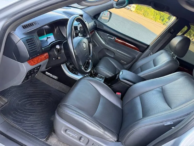 Toyota land cruiser 120 prado(рестайлинг) 2007 г, 7 местная.
Двигатель 4.0 бензин(газ пропан)вписан
Коробка обычный автомат.
Родной пробег —248 000 км.
Автомобиль в хорошем состоянии:
— Кузов ровный целый(без коррозии)стекла оригинальные.
— Двигатель работает ровно, без посторонних шумов и ошибок.
— Коробка передач переключается четко, ходовая без стуков.
— Полностью обслужен, не требует дополнительных вложений.
Второй комплект дисков с хорошей резиной, оригинальные toyota.
Документы в полном порядке, техосмотр пройден, продажа с полным оформлением.
Цена: 1.950 🍋руб.
Город: донецк.
Телефон: +7 949 371-08-26 (есть мах, telegram).
По запросу вышлем видеообзор автомобиля.
📞 Звоните: +7(949)3710826 - фотография - 9