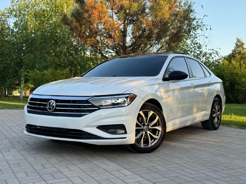 🚘 Продаётся volkswagen jetta 2019 года в отличном состоянии!
Двигатель 1.4 бензин.
Коробка автомат.
Автомобиль ухоженный, в хорошей комплектации, полностью обслужен и готов к эксплуатации без дополнительных вложений.
Комплектация:
Датчики слепых зон
Двухзонный климат-контроль
Камера заднего вида
Мультируль
Датчики дождя и света
Кожаный салон
Система start/stop
Бесключевой доступ
Год выпуска: 2019 пробег: 143 000 км
Цена: 1 670 000
Возможен обмен
Возможна продажа в кредит
Переоформление без проблем, быстро и официально.
Возможен обмен.
📞 Звоните или пишите — отвечу на все вопросы!
+7 949-458-29-30 - фотография - 1
