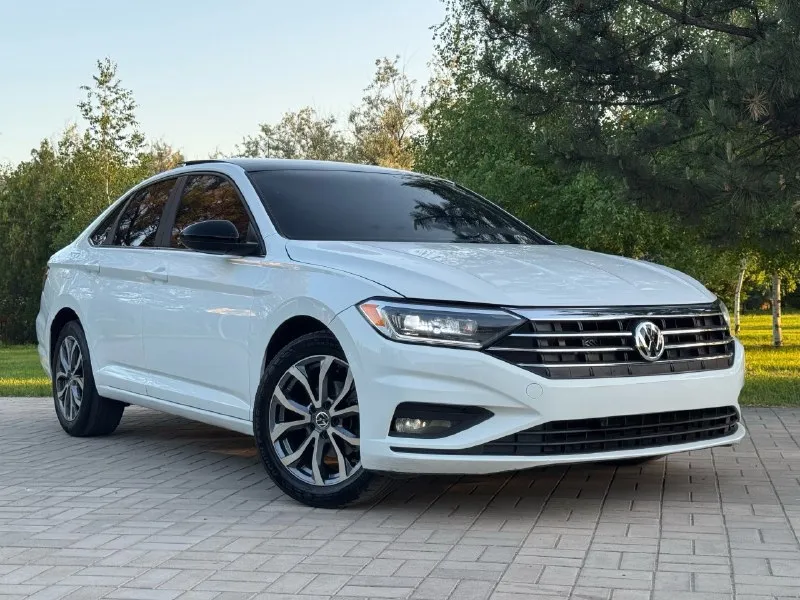 🚘 Продаётся volkswagen jetta 2019 года в отличном состоянии!
Двигатель 1.4 бензин.
Коробка автомат.
Автомобиль ухоженный, в хорошей комплектации, полностью обслужен и готов к эксплуатации без дополнительных вложений.
Комплектация:
Датчики слепых зон
Двухзонный климат-контроль
Камера заднего вида
Мультируль
Датчики дождя и света
Кожаный салон
Система start/stop
Бесключевой доступ
Год выпуска: 2019 пробег: 143 000 км
Цена: 1 670 000
Возможен обмен
Возможна продажа в кредит
Переоформление без проблем, быстро и официально.
Возможен обмен.
📞 Звоните или пишите — отвечу на все вопросы!
+7 949-458-29-30 - фотография - 2