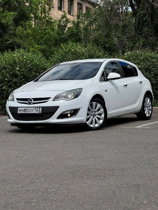 Opel astra j cosmo at 1.4 turbo 2014 г. В.
Экслюзив‼️‼️‼️
Авто в самой максимальной комплектации, идеальном состоянии, зеленой автотекой(без дтп)
Пробег 94000км
Два ключа!!!
За весь период 2 владельца история по обслуживанию авто с первого дня владения со всеми подрядами и чеками предоставлю, автотеку скину!!
Состояние нового авто!!!
По комплектации
-Полный электропакет
-Серво/мультируль
-Подогрев сидений/руля/форсунок омывателя
-Двухзонный климат-контроль
-Круиз-контроль/лимитер
-Датчик света/дождя
-Зеркало с авто затемнением
-Задний парктроник
-Камера заднего вида
-Мультимедиа с максимальным дисплеем, навигацией, громкой связью, aux/bt/usb 9 динамиков
-Помощь при подьеме в гору
-Адоптивные ксеноновые фары afl (автодальний, заглядывают в повороты)
-Омыватели фар
-Штатная амбиентная подсветка
-Комбинированный салон кожа/ткань
-Замок на кпп
-Электроскладывания зеркал
Авто обслужено до мелочей!!!
-Замена всех фильтров и жидкостей !!
-Акпп полностью обслужено
-По ходовой части все перебрано (все новое!!!)
-Тормозные колодки, диски новые!!
Установлена новая летняя резина на штатных дисках r17
Автомобиль готов к долгой эксплуатации без вложений!!!
Стоимость 885 тыс. Руб.
Торг у капота!!!
Звоните +79495082418 (мах)
Тг вотсап +79493811593 - фотография - 2
