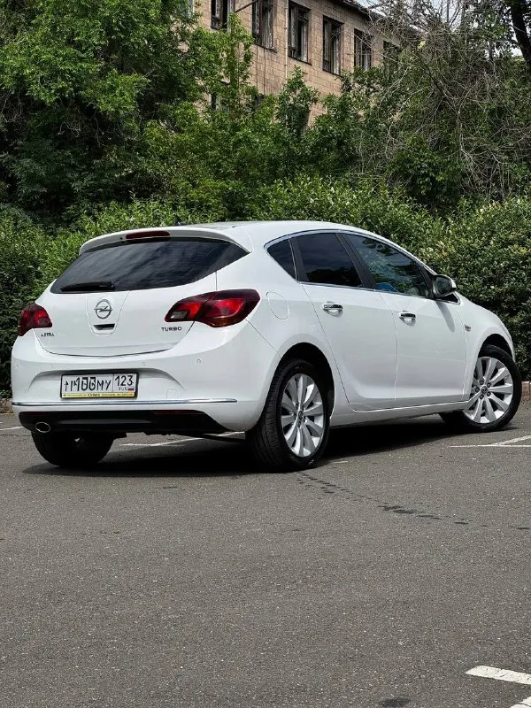 Opel astra j cosmo at 1.4 turbo 2014 г. В.
Экслюзив‼️‼️‼️
Авто в самой максимальной комплектации, идеальном состоянии, зеленой автотекой(без дтп)
Пробег 94000км
Два ключа!!!
За весь период 2 владельца история по обслуживанию авто с первого дня владения со всеми подрядами и чеками предоставлю, автотеку скину!!
Состояние нового авто!!!
По комплектации
-Полный электропакет
-Серво/мультируль
-Подогрев сидений/руля/форсунок омывателя
-Двухзонный климат-контроль
-Круиз-контроль/лимитер
-Датчик света/дождя
-Зеркало с авто затемнением
-Задний парктроник
-Камера заднего вида
-Мультимедиа с максимальным дисплеем, навигацией, громкой связью, aux/bt/usb 9 динамиков
-Помощь при подьеме в гору
-Адоптивные ксеноновые фары afl (автодальний, заглядывают в повороты)
-Омыватели фар
-Штатная амбиентная подсветка
-Комбинированный салон кожа/ткань
-Замок на кпп
-Электроскладывания зеркал
Авто обслужено до мелочей!!!
-Замена всех фильтров и жидкостей !!
-Акпп полностью обслужено
-По ходовой части все перебрано (все новое!!!)
-Тормозные колодки, диски новые!!
Установлена новая летняя резина на штатных дисках r17
Автомобиль готов к долгой эксплуатации без вложений!!!
Стоимость 885 тыс. Руб.
Торг у капота!!!
Звоните +79495082418 (мах)
Тг вотсап +79493811593 - фотография - 3
