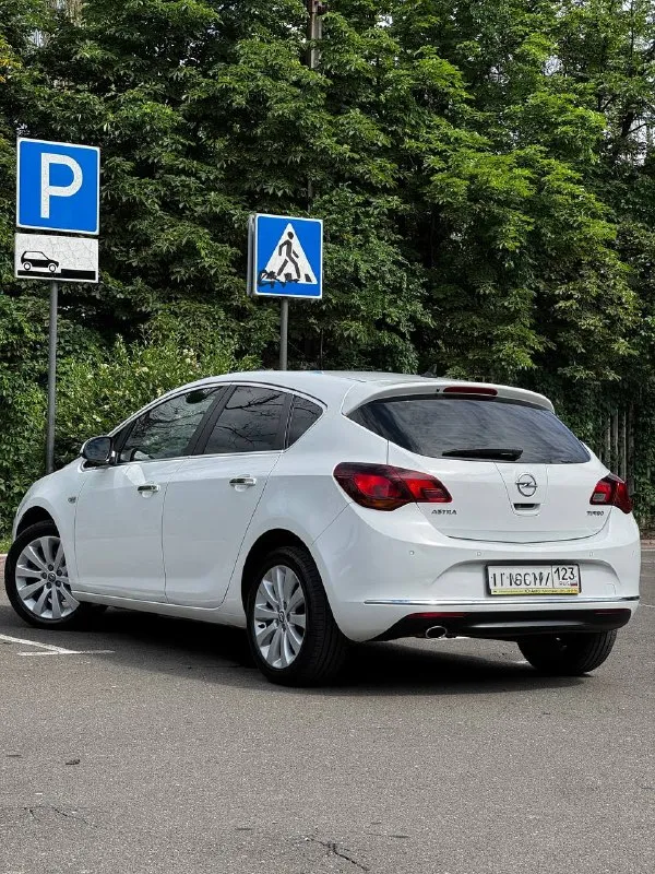 Opel astra j cosmo at 1.4 turbo 2014 г. В.
Экслюзив‼️‼️‼️
Авто в самой максимальной комплектации, идеальном состоянии, зеленой автотекой(без дтп)
Пробег 94000км
Два ключа!!!
За весь период 2 владельца история по обслуживанию авто с первого дня владения со всеми подрядами и чеками предоставлю, автотеку скину!!
Состояние нового авто!!!
По комплектации
-Полный электропакет
-Серво/мультируль
-Подогрев сидений/руля/форсунок омывателя
-Двухзонный климат-контроль
-Круиз-контроль/лимитер
-Датчик света/дождя
-Зеркало с авто затемнением
-Задний парктроник
-Камера заднего вида
-Мультимедиа с максимальным дисплеем, навигацией, громкой связью, aux/bt/usb 9 динамиков
-Помощь при подьеме в гору
-Адоптивные ксеноновые фары afl (автодальний, заглядывают в повороты)
-Омыватели фар
-Штатная амбиентная подсветка
-Комбинированный салон кожа/ткань
-Замок на кпп
-Электроскладывания зеркал
Авто обслужено до мелочей!!!
-Замена всех фильтров и жидкостей !!
-Акпп полностью обслужено
-По ходовой части все перебрано (все новое!!!)
-Тормозные колодки, диски новые!!
Установлена новая летняя резина на штатных дисках r17
Автомобиль готов к долгой эксплуатации без вложений!!!
Стоимость 885 тыс. Руб.
Торг у капота!!!
Звоните +79495082418 (мах)
Тг вотсап +79493811593 - фотография - 4
