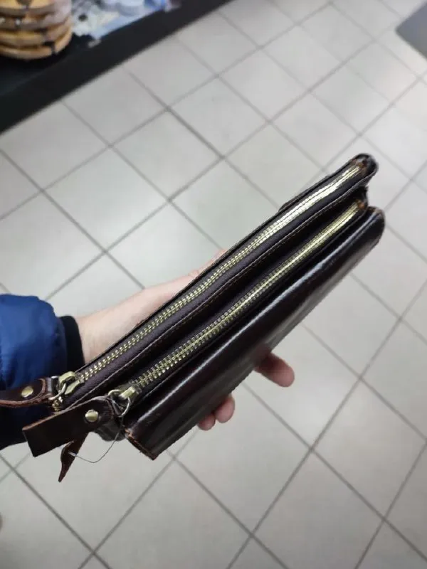 Описание: ⚡️продам сумку мужскую из натуральной кожи (новую) ✅ классная мужская сумка из натуральной кожи. удобная, имеет несколько отделений на замках. можно вешать на ремень или носить в руках как клатч или барсетку. материал: натуральная кожа. размер: 23 х 11 х 5,0 см. цвет: темно-коричневый. все вопросы по телефону. цена: 3395 руб. 📲 tg: александр клюев 📞🇷🇺звоните: +7 949 450 92 20 барахолка днр - фотография - 2