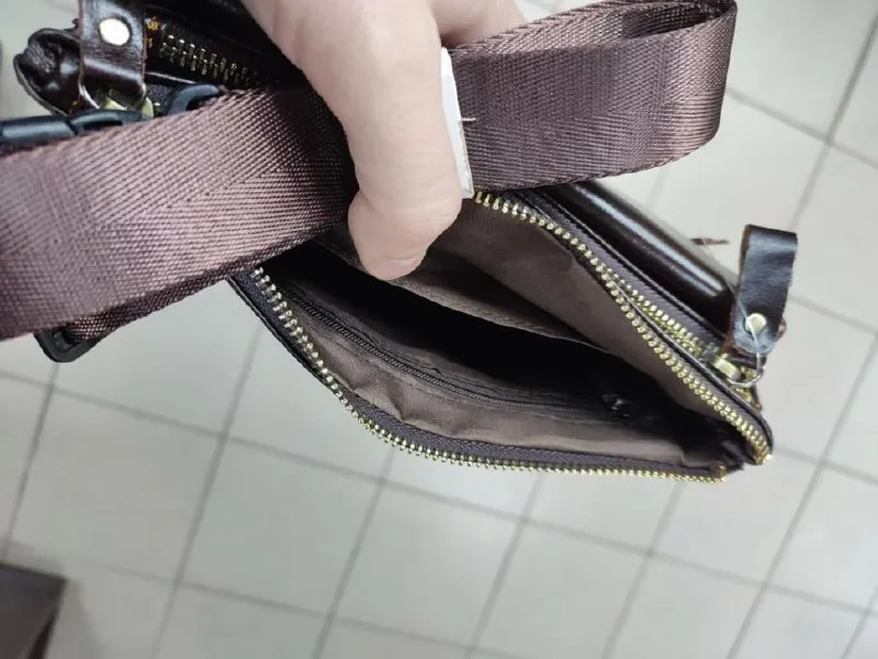 Описание: ⚡️продам сумку мужскую из натуральной кожи (новую) ✅ классная мужская сумка из натуральной кожи. удобная, имеет несколько отделений на замках. можно вешать на ремень или носить в руках как клатч или барсетку. материал: натуральная кожа. размер: 23 х 11 х 5,0 см. цвет: темно-коричневый. все вопросы по телефону. цена: 3395 руб. 📲 tg: александр клюев 📞🇷🇺звоните: +7 949 450 92 20 барахолка днр - фотография - 4
