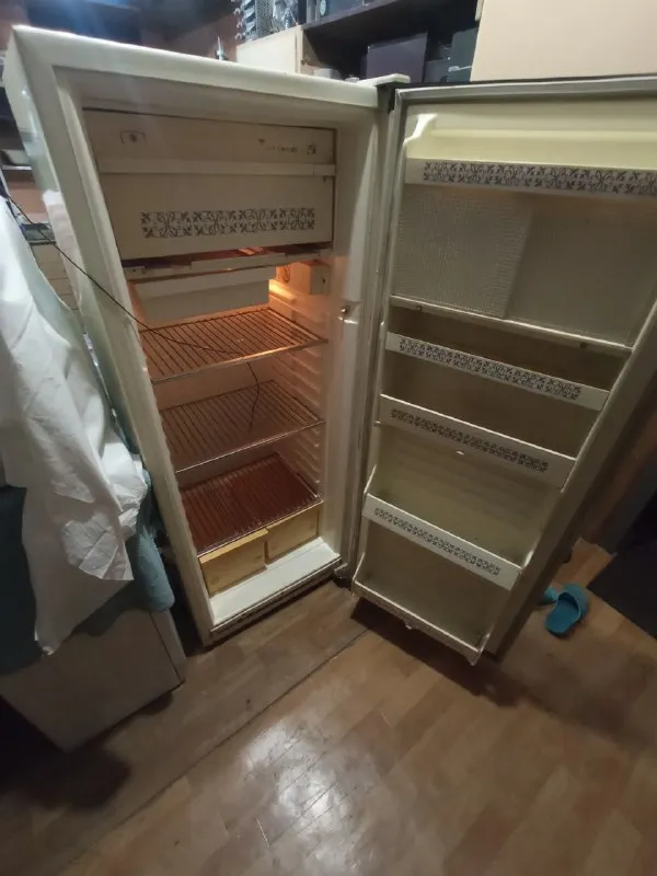 Описание: холодильник цена: 8000 руб. 📲 tg: mahno 54 📞🇷🇺звоните: +7 949 637-51-75 барахолка днр - фотография