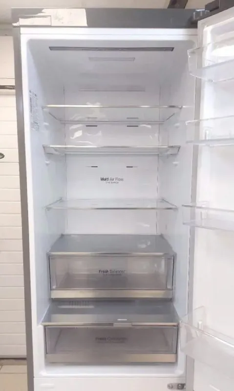 Описание: продам холодильник двухкамерный lg ga-b509smdz no frost. состояние отличное. в эксплуатации 2 года. полностью исправен. чистый без запаха. полностью комплектен. всё целое. высота: 203 см глубина: 68.4 см ширина: 59.5 см возможна доставка. цена: 15000 руб. 📲 tg: максим хвойнов 📞🇷🇺звоните: +79510495536 барахолка днр - фотография - 5