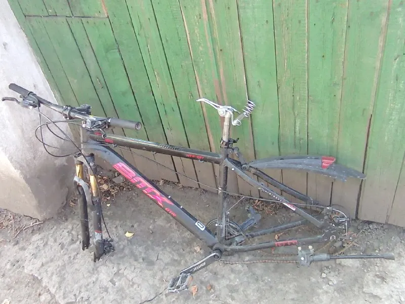 Описание: продам велосипед на запчасти рама и вилка в отличном состоянии. макеевка цена: 1500 руб. 📲... - фотография