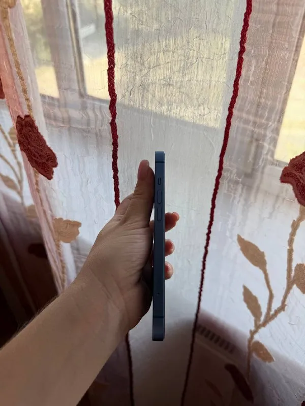 Описание: продам айфон 13/256 акб 77% телефон в отличном состоянии носился всегда в чехле и защитном... - фотография