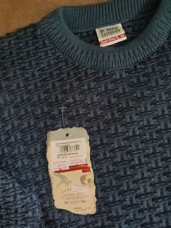 Описание: новый джемпер ( свитер ) мужской " турция старая цена - 2019руб новая цена - 300 руб плечи- 40 см рукав - 57см длина - 76 см ================= куртка ( халат ) для трудового обучения - 150 руб. плечи - 42 см рукав - 49 см длина - 56 см цена: 200 руб. 📲 tg: ан vi 📞🇷🇺звоните: +79490000000 барахолка днр - фотография - 2