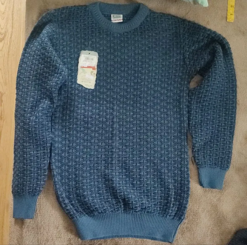 Описание: новый джемпер ( свитер ) мужской " турция старая цена - 2019руб новая цена - 300 руб плечи- 40 см рукав - 57см длина - 76 см ================= куртка ( халат ) для трудового обучения - 150 руб. плечи - 42 см рукав - 49 см длина - 56 см цена: 200 руб. 📲 tg: ан vi 📞🇷🇺звоните: +79490000000 барахолка днр - фотография - 4