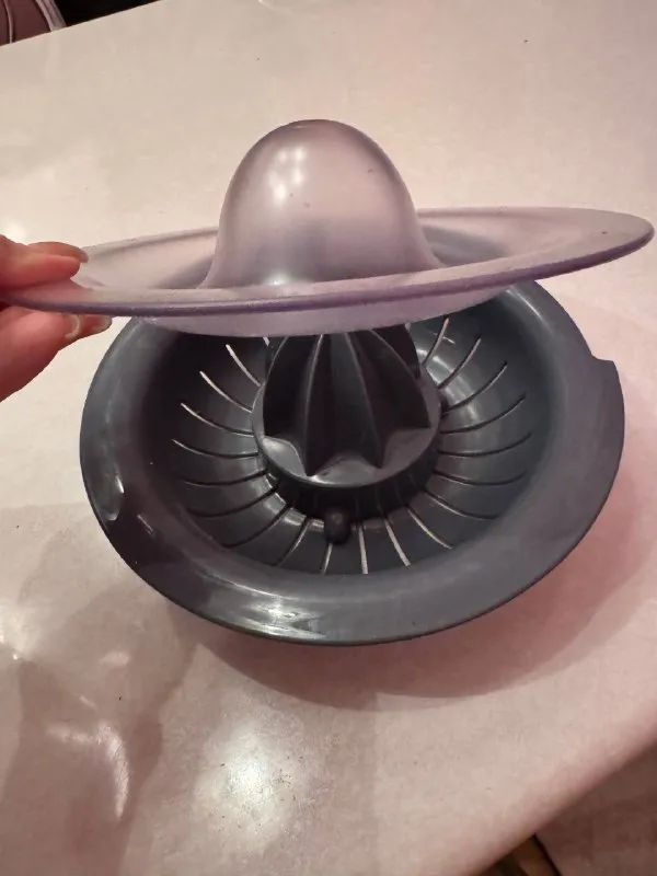 Описание: соковыжималка kenwood je900 в хорошем состоянии. коробки нет донецк, ленинский район цена: 3200 руб. 📲 tg: валерия 📞🇷🇺звоните: 79493167887 барахолка днр - фотография - 2