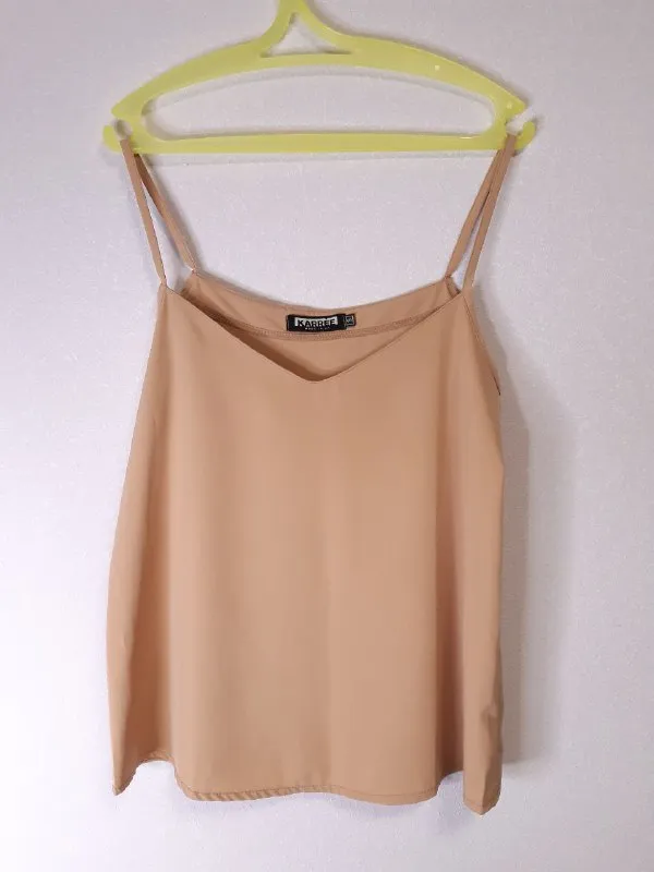 Описание: - трикотажные топы на размер xs. новые. - бельевые топы, s, новые - хлопковая серая футбол... - фотография