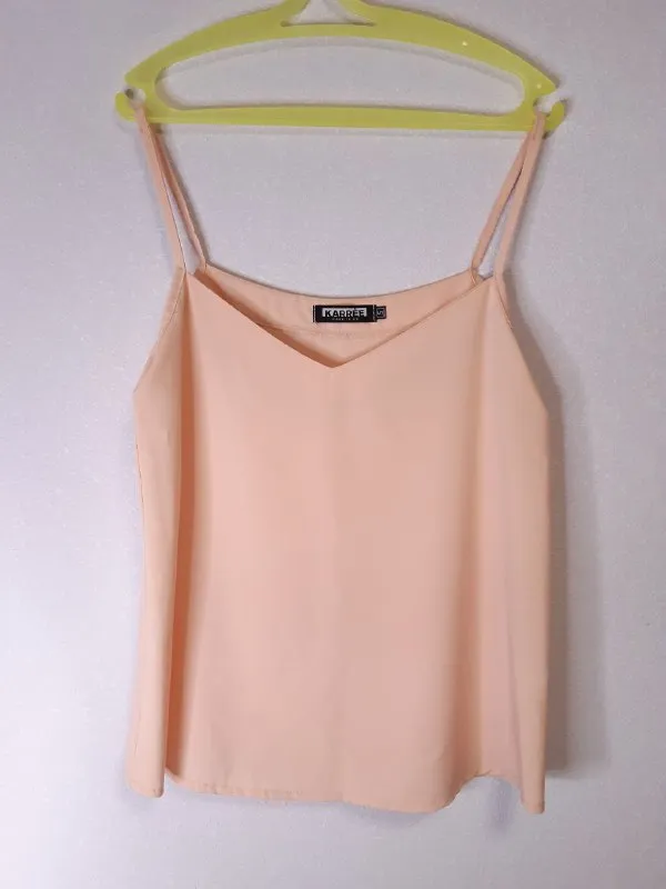 Описание: - трикотажные топы на размер xs. новые. - бельевые топы, s, новые - хлопковая серая футболка, размер м, состояние отличное - темно-синие "школьные" шорты, размер l детский, отличные цена за 1 вещь самовывоз с ул. буденного. цена: 200 руб. 📲 tg: наталия sinamor 📞🇷🇺звоните: +79493534993 барахолка днр - фотография - 2