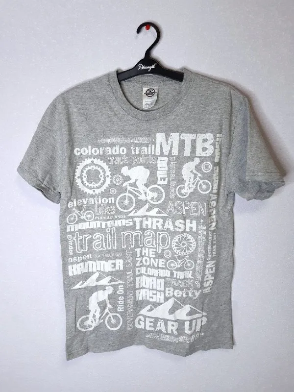 Описание: - трикотажные топы на размер xs. новые. - бельевые топы, s, новые - хлопковая серая футболка, размер м, состояние отличное - темно-синие "школьные" шорты, размер l детский, отличные цена за 1 вещь самовывоз с ул. буденного. цена: 200 руб. 📲 tg: наталия sinamor 📞🇷🇺звоните: +79493534993 барахолка днр - фотография - 3