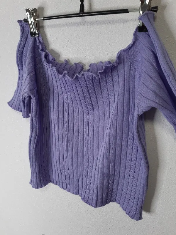 Описание: - трикотажные топы на размер xs. новые. - бельевые топы, s, новые - хлопковая серая футболка, размер м, состояние отличное - темно-синие "школьные" шорты, размер l детский, отличные цена за 1 вещь самовывоз с ул. буденного. цена: 200 руб. 📲 tg: наталия sinamor 📞🇷🇺звоните: +79493534993 барахолка днр - фотография - 5