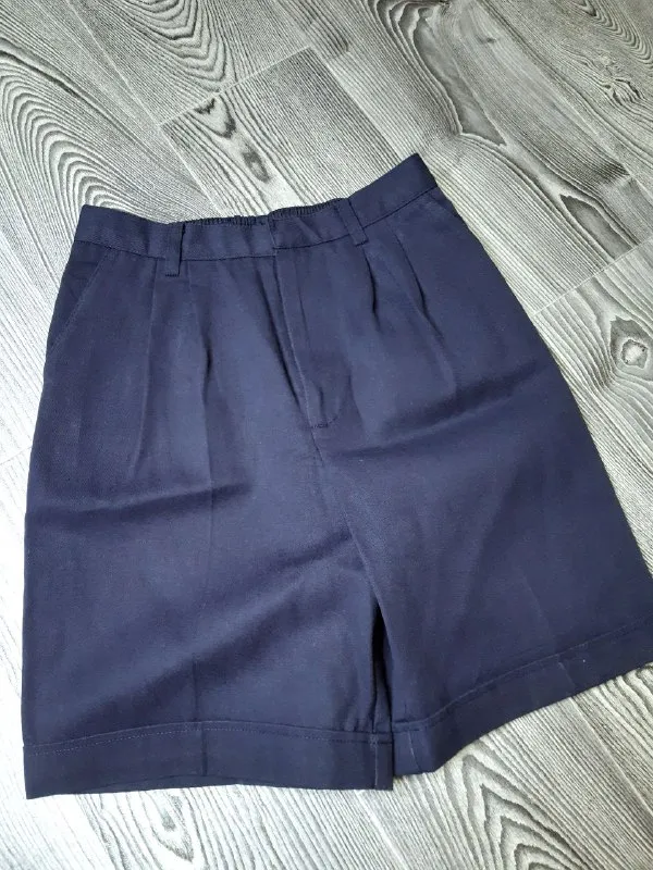 Описание: - трикотажные топы на размер xs. новые. - бельевые топы, s, новые - хлопковая серая футболка, размер м, состояние отличное - темно-синие "школьные" шорты, размер l детский, отличные цена за 1 вещь самовывоз с ул. буденного. цена: 200 руб. 📲 tg: наталия sinamor 📞🇷🇺звоните: +79493534993 барахолка днр - фотография - 6