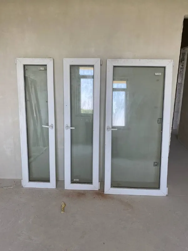 Описание: продам два одинаковых пластиковых окна в хорошем состоянии, от застройщика, не использовал... - фотография