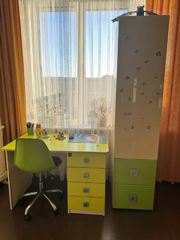 Описание: продам: фото 1 стул, стол, шкаф. 20.000 р. ковер в подарок! продам: фото2 шкаф, кровать второй ярус 90х200, ступени на кровать. 30.000 р. цена: 50000 руб. 📲 tg: валерия хараберюш 📞🇷🇺звоните: +79494376689 барахолка днр - фотография - 2