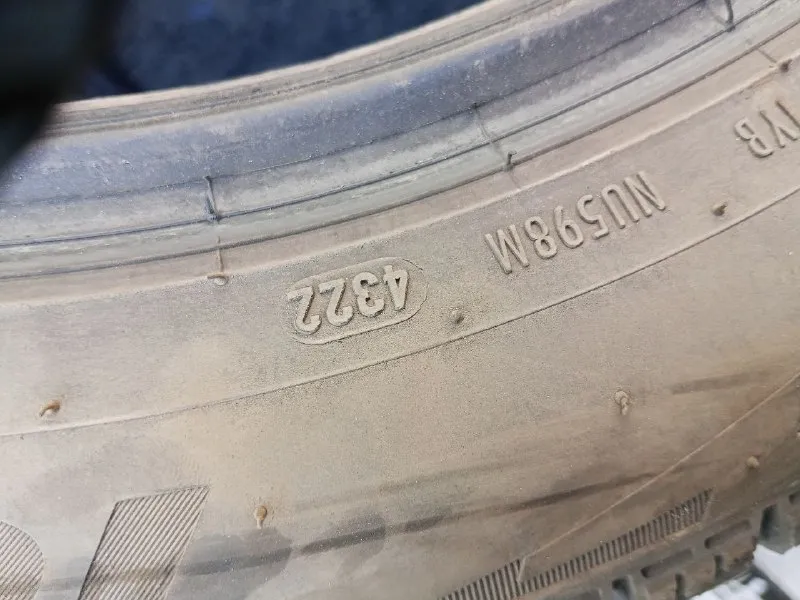 Описание: покрышки зимние pirelli ice zero fr 225/50/r17 в отличном состоянии. производство россия 4... - фотография - 1