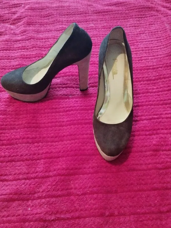 Описание: размеры 48-54. обувь сапожки 38. туфли 39 1. платье жёлтое надевала 1 раз. 600 рублей 2. платье красное 800 3. голубое 600 4. сиреневое 1000 5. костюм ни разу не надела 2000 6. сарафан 800 7. платье красное на запахе 1000 8. платье серое 500 9. сапожки надевала 1 раз. следов носки нет. 1700 10. туфли 2000. цена: 500 руб. 📲 tg: мария чорнобай 📞🇷🇺звоните: +79493619640 барахолка днр - фотография - 4