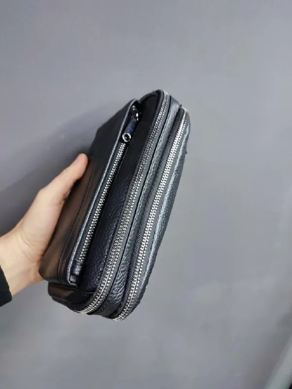 Описание: 💥продам сумку мужскую из натуральной кожи. 👍 отличная мужская сумка (новая). сумка широкая, вместительная с двумя рядами основных карманов на молниях. в такую барсетку прекрасно поместятся все личные повседневные мужские вещи, например, мобильный телефон, автодокументы, кошелек, ключи, паспорт и многое другое. для солидного занятого мужчины такая барсетка будет просто находкой. достоинства: функциональная, вместительная, интересный дизайн. размер: 23 х 14 х 7 см. цена: 3495 руб. 📲 tg: валентина бараненко 📞🇷🇺звоните: +7949 450 92 20 барахолка днр - фотография - 2