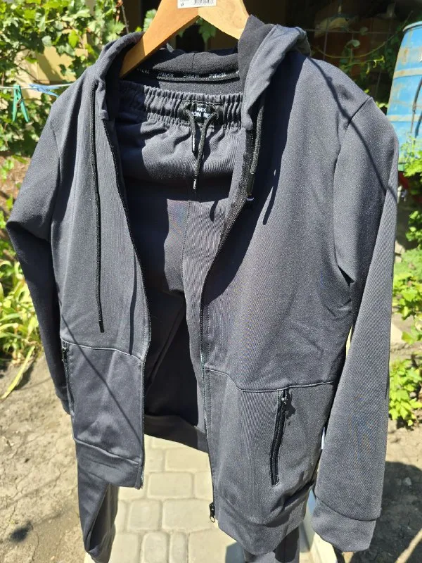 Описание: детский спортивный костюм б/у на неполного парнишку ростом до 148-150 см. костюм турецкий в идеальном состоянии, замеры более детально по запросу. цена: 900 руб. 📲 tg: ⎯꯭̽𓃠༎̶꯭꯭кис⎯꯭̽кис✺:•┈ 📞🇷🇺звоните: +79493686794 барахолка днр - фотография - 3