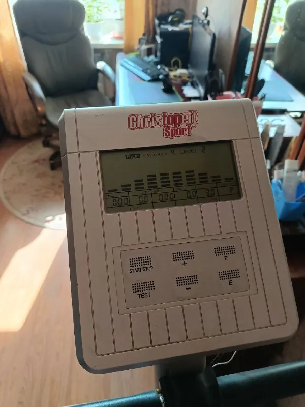 Описание: горловка велотренажер christopeit sportem 3 измерение пульса максимальный вес пользователя 150 кг система нагрузки магнитная вес маховика 8кг количество уровней нагрузки 10 нагрузка 30- 300 вт датчики и показатели показания дисплея расход калорий, текущая скорость, пройденное расстояние крепление кардио датчика на руле количество программ тренировки 13 встроенные программы количество пульсозависимых программ 3 дополнительная информация регулировка сидения по горизонтали, регулировка сиденияпо вертикали (дхшхв) 110x52x148 см оплата наличными цена: 8000 руб. 📲 tg: анатолий 📞🇷🇺звоните: +79493841046 барахолка днр - фотография - 2