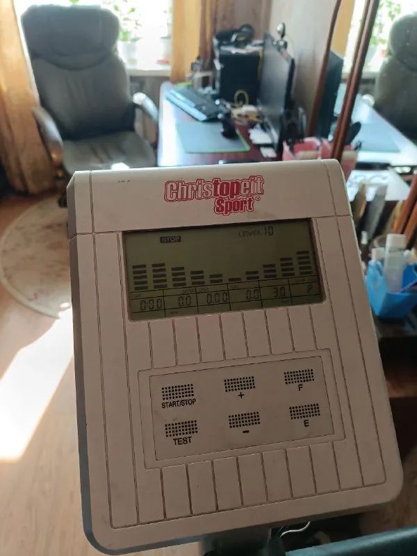 Описание: горловка велотренажер christopeit sportem 3 измерение пульса максимальный вес пользователя 150 кг система нагрузки магнитная вес маховика 8кг количество уровней нагрузки 10 нагрузка 30- 300 вт датчики и показатели показания дисплея расход калорий, текущая скорость, пройденное расстояние крепление кардио датчика на руле количество программ тренировки 13 встроенные программы количество пульсозависимых программ 3 дополнительная информация регулировка сидения по горизонтали, регулировка сиденияпо вертикали (дхшхв) 110x52x148 см оплата наличными цена: 8000 руб. 📲 tg: анатолий 📞🇷🇺звоните: +79493841046 барахолка днр - фотография - 3