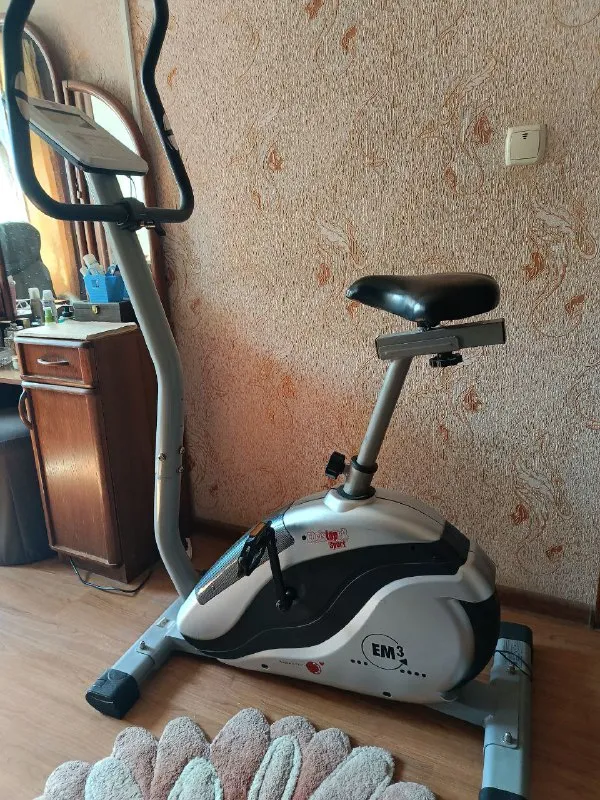 Описание: горловка велотренажер christopeit sportem 3 измерение пульса максимальный вес пользователя 150 кг система нагрузки магнитная вес маховика 8кг количество уровней нагрузки 10 нагрузка 30- 300 вт датчики и показатели показания дисплея расход калорий, текущая скорость, пройденное расстояние крепление кардио датчика на руле количество программ тренировки 13 встроенные программы количество пульсозависимых программ 3 дополнительная информация регулировка сидения по горизонтали, регулировка сиденияпо вертикали (дхшхв) 110x52x148 см оплата наличными цена: 8000 руб. 📲 tg: анатолий 📞🇷🇺звоните: +79493841046 барахолка днр - фотография - 5