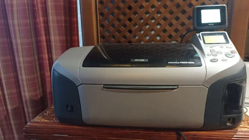 Описание: продам принтер epsonstylus photo r300 б/у, в рабочем состоянии. цена: 1000 руб. 📲 tg: юлия... - фотография - 1