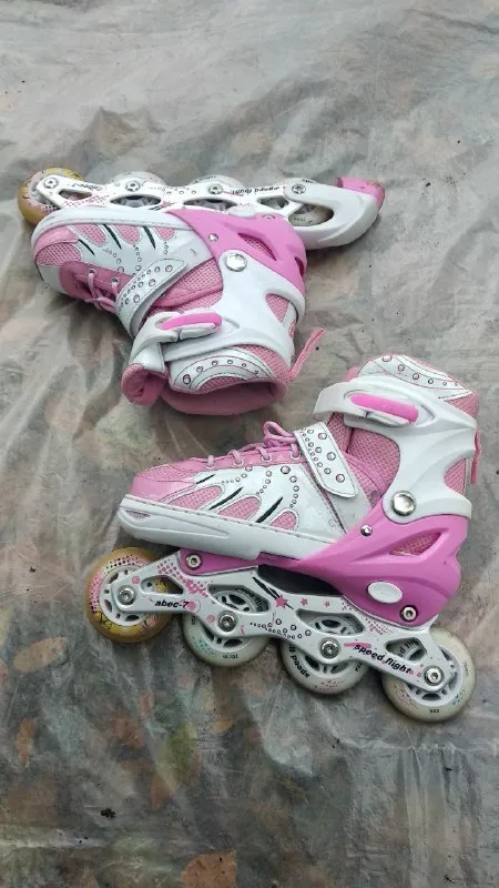 Описание: велосипед для детей 4-6 лет в хорошем состоянии, с тренировочными колесами, которые снимаются(1200 р) ролики в хорошем состоянии регулируется размер с 31-35(500 р) ролики розовые, размер с 31-35, состояние хорошее, (1200р) скейты, по 300 р, состояние хорошее. пролетарский район цена: 500 руб. 📲 tg: виктория сотник 📞🇷🇺звоните: +79493732574 барахолка днр - фотография - 2