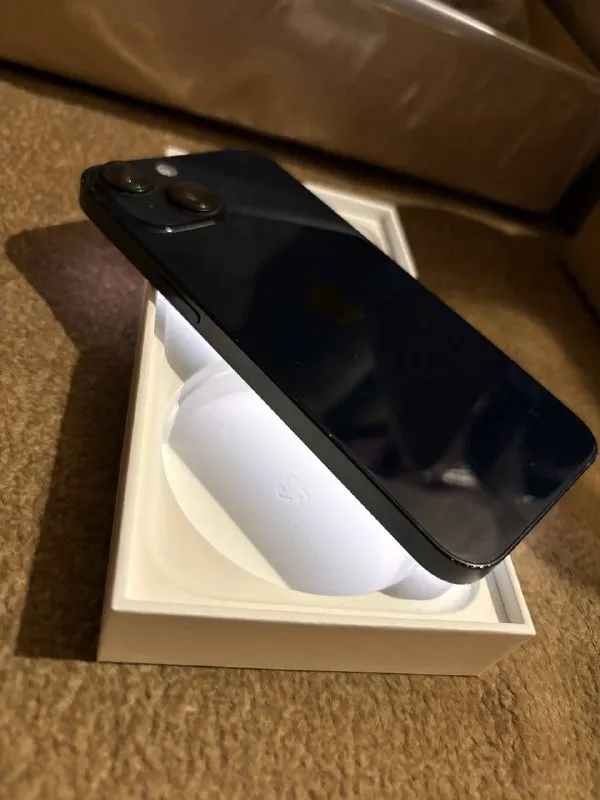 Описание: продам iphone 14 на 256 гб, в хорошем состоянии, акб 80%, коробки и шнура нет возможен тор... - фотография
