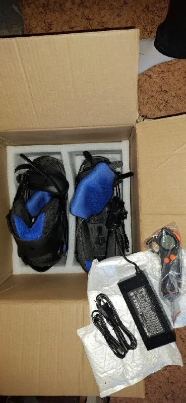 Описание: электроролики, подойдет для взрослых и детей, с 36 по 46 российский размер ноги (есть возможность отрегулировать размер ноги). развивают скорость до 30 км/час и обладают отличной грузоподъемностью до 150 кг. запас хода без подзарядки - 15 км. электромотор мощностью 400 вт и сменная 42v батарея небольших размеров расположены в обоих роликах. управляются с помощью эргономичного дистанционного пульта. цена: 25000 руб. 📲 tg: skie 📞🇷🇺звоните: +79494024549 барахолка днр - фотография - 3