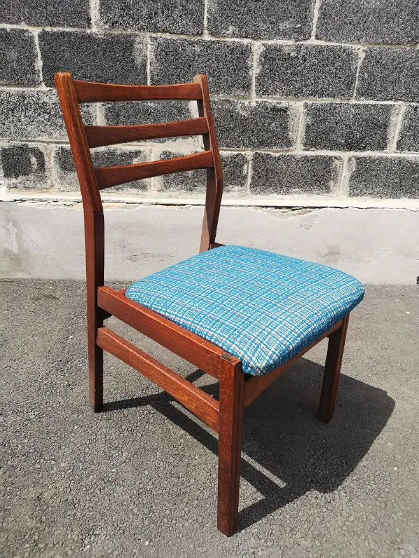 Описание: продам два ковра, шерсть. размер 245 х 165 и 190 х 135 цена за один 1500 руб. кровать 2000... - фотография