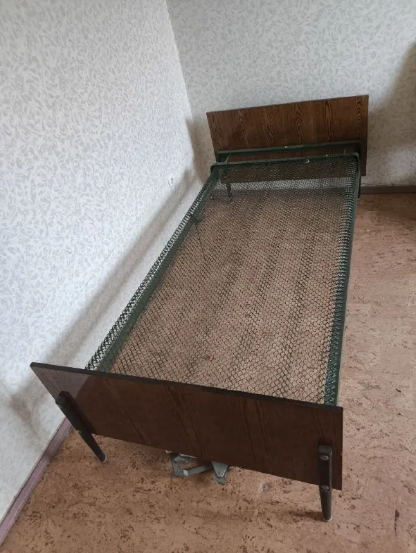 Описание: продам два ковра, шерсть. размер 245 х 165 и 190 х 135 цена за один 1500 руб. кровать 2000 руб. стулья по 1000 руб. в наличии два. цена: 1500 руб. 📲 tg: е. в. 📞🇷🇺звоните: +79493734158 барахолка днр - фотография - 2