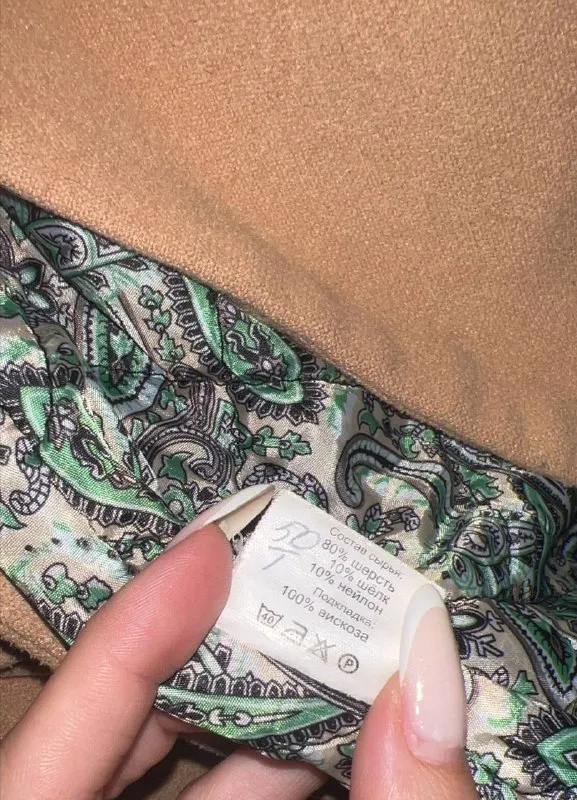 Описание: пальто: осень/зима размер: 42-44 состояние отличное! (рукава, карманы сфотографированы, что нет дефектов) из носки только петли к меху оттянулись. цена: 4800 руб. 📲 tg: ольга 📞🇷🇺звоните: +79779908941 барахолка днр - фотография - 3