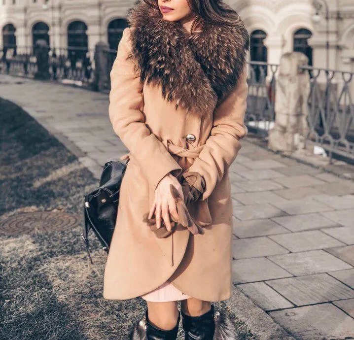 Описание: пальто: осень/зима размер: 42-44 состояние отличное! (рукава, карманы сфотографированы, что нет дефектов) из носки только петли к меху оттянулись. цена: 4800 руб. 📲 tg: ольга 📞🇷🇺звоните: +79779908941 барахолка днр - фотография - 4