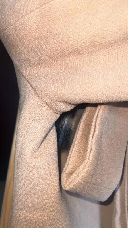 Описание: пальто: осень/зима размер: 42-44 состояние отличное! (рукава, карманы сфотографированы, что нет дефектов) из носки только петли к меху оттянулись. цена: 4800 руб. 📲 tg: ольга 📞🇷🇺звоните: +79779908941 барахолка днр - фотография - 5