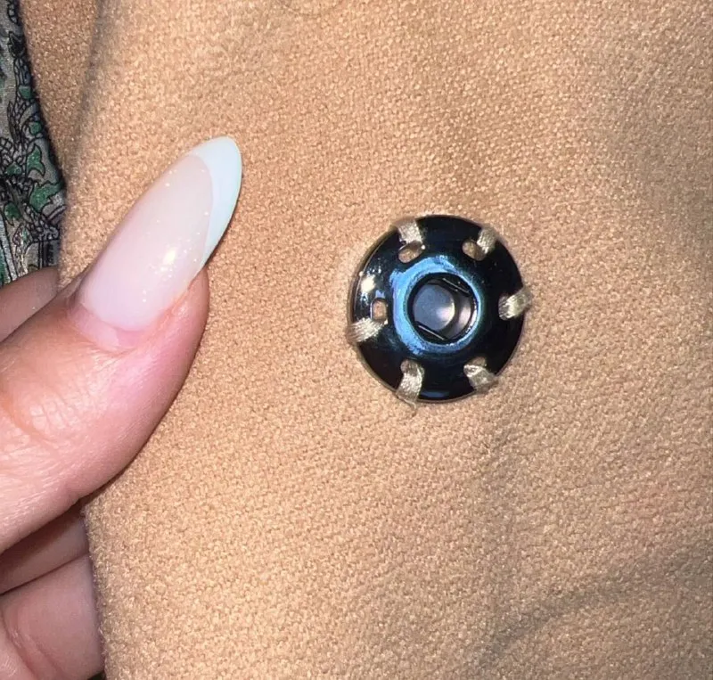 Описание: пальто: осень/зима размер: 42-44 состояние отличное! (рукава, карманы сфотографированы, что нет дефектов) из носки только петли к меху оттянулись. цена: 4800 руб. 📲 tg: ольга 📞🇷🇺звоните: +79779908941 барахолка днр - фотография - 7