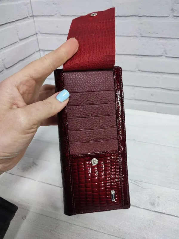 Описание: ✨продам кошелек женский из натуральной кожи (новый) отличный женский кошелек хорошего качества в красивом цвете, функциональный внутри, привлекательный снаружи. идет в подарочной коробке. размер: 18,5 х 9,0 х 3,0 см. все вопросы по телефону. цена: 2195 руб. 📲 tg: александр клюев 📞🇷🇺звоните: +7 949 450 92 20 барахолка днр - фотография - 3