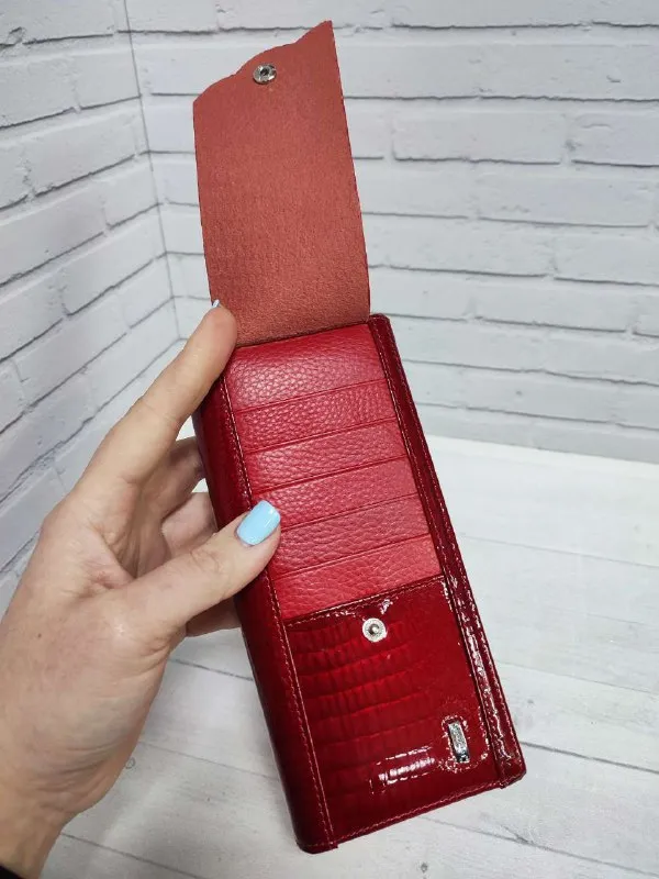 Описание: ✨продам кошелек женский из натуральной кожи (новый) отличный женский кошелек хорошего качества в красивом цвете, функциональный внутри, привлекательный снаружи. идет в подарочной коробке. размер: 18,5 х 9,0 х 3,0 см. все вопросы по телефону. цена: 2195 руб. 📲 tg: александр клюев 📞🇷🇺звоните: +7 949 450 92 20 барахолка днр - фотография - 5