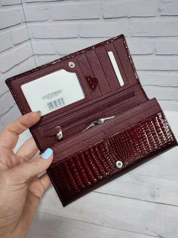 Описание: ✨продам кошелек женский из натуральной кожи (новый) отличный женский кошелек хорошего качества в красивом цвете, функциональный внутри, привлекательный снаружи. идет в подарочной коробке. размер: 18,5 х 9,0 х 3,0 см. все вопросы по телефону. цена: 2195 руб. 📲 tg: александр клюев 📞🇷🇺звоните: +7 949 450 92 20 барахолка днр - фотография - 7