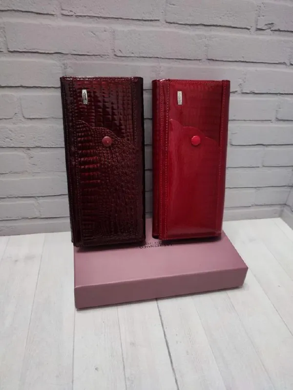 Описание: ✨продам кошелек женский из натуральной кожи (новый) отличный женский кошелек хорошего качества в красивом цвете, функциональный внутри, привлекательный снаружи. идет в подарочной коробке. размер: 18,5 х 9,0 х 3,0 см. все вопросы по телефону. цена: 2195 руб. 📲 tg: александр клюев 📞🇷🇺звоните: +7 949 450 92 20 барахолка днр - фотография - 9